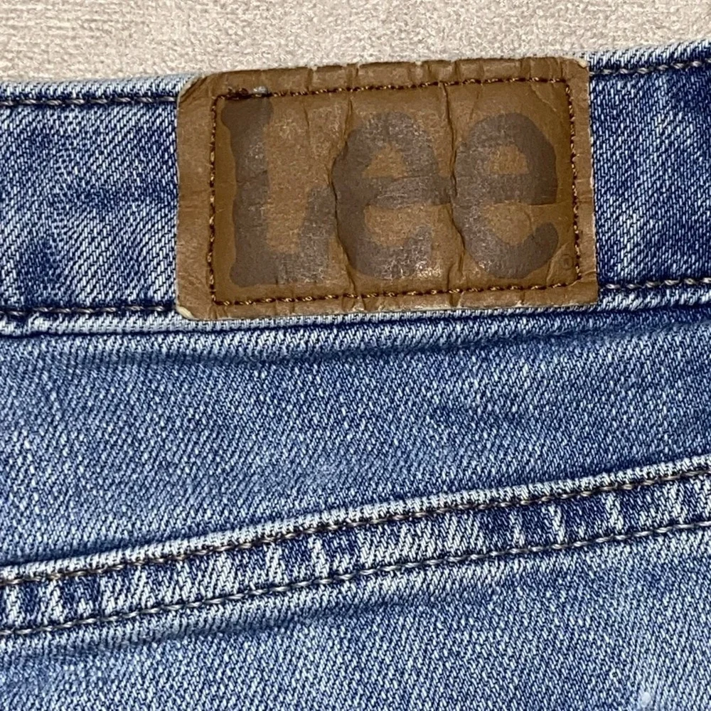 Lee Denim Jeans 32x29 Light Blue Wash Classic‎ Fit Five Pocket Distressed Casual